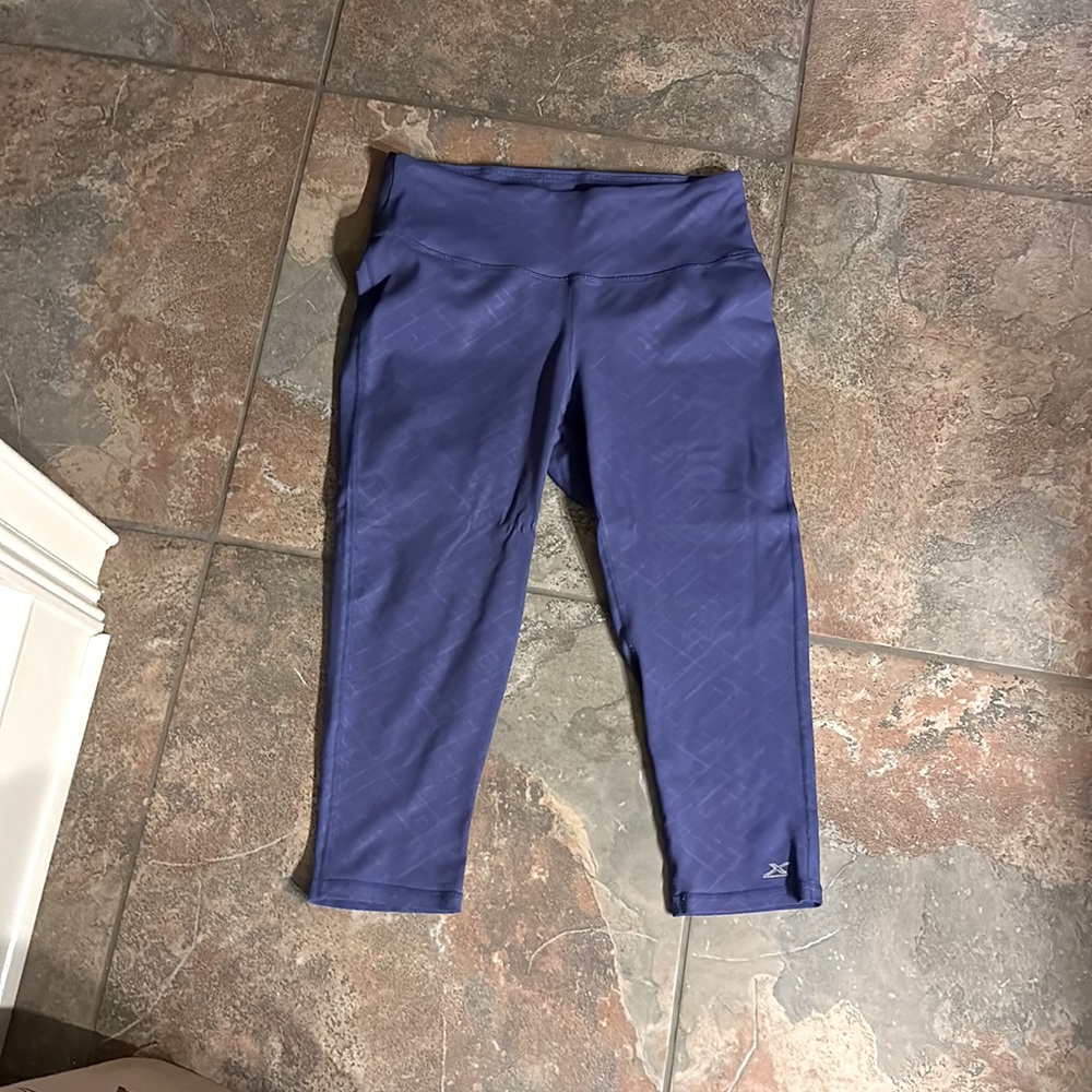 Small, purple, cropped GSX leggings